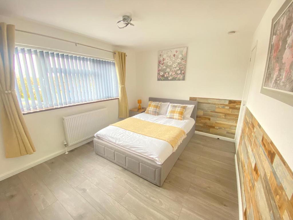 Gatwick Deluxe En-Suite Rooms Horley Exteriör bild