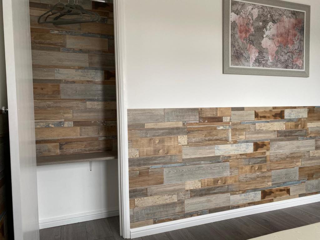Gatwick Deluxe En-Suite Rooms Horley Exteriör bild
